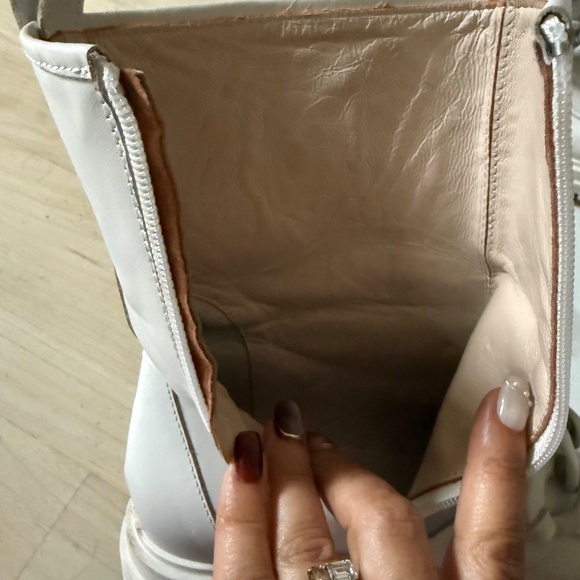 NAPOLEONI Beige Milk Leather Lug Sole Boot Chain Detail US 8/EU 39 - Picture 6 of 6